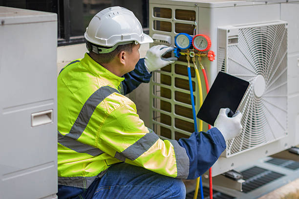 Professional Hvac technician working in Edgewood, TX